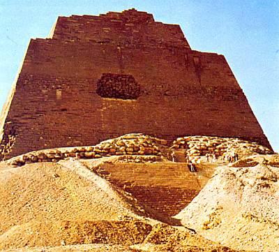 пирамида в Медуме